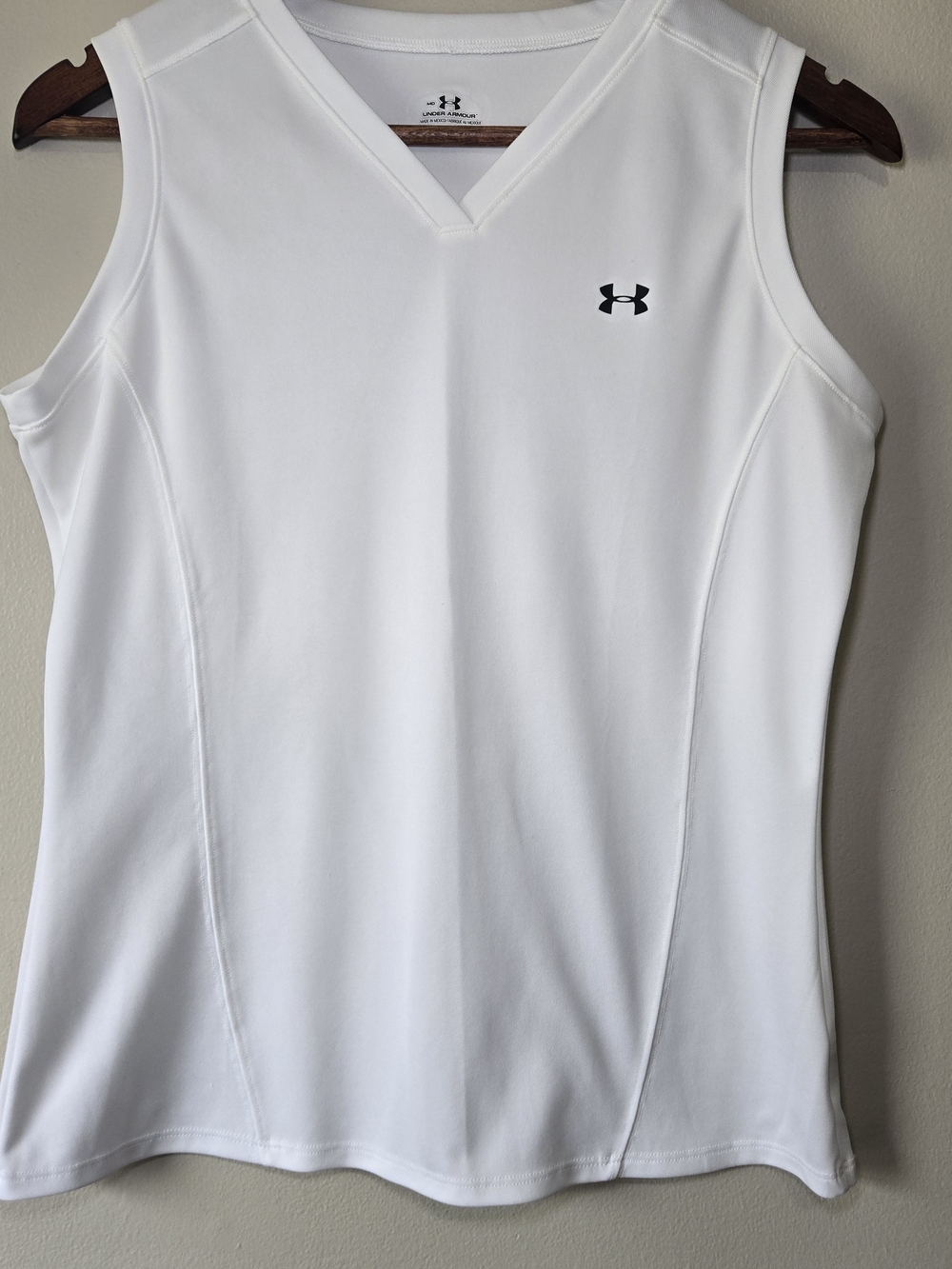 Under Armour Women's Solid White Sleeveless Tank Size Medium